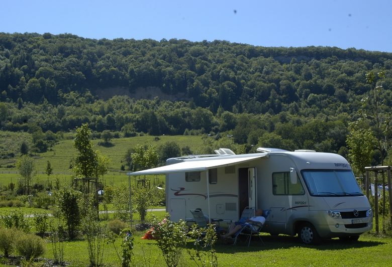 AIRE D’ACCUEIL – CAMPING ÉCOLOGIQUE LA ROCHE D’ULLY_1