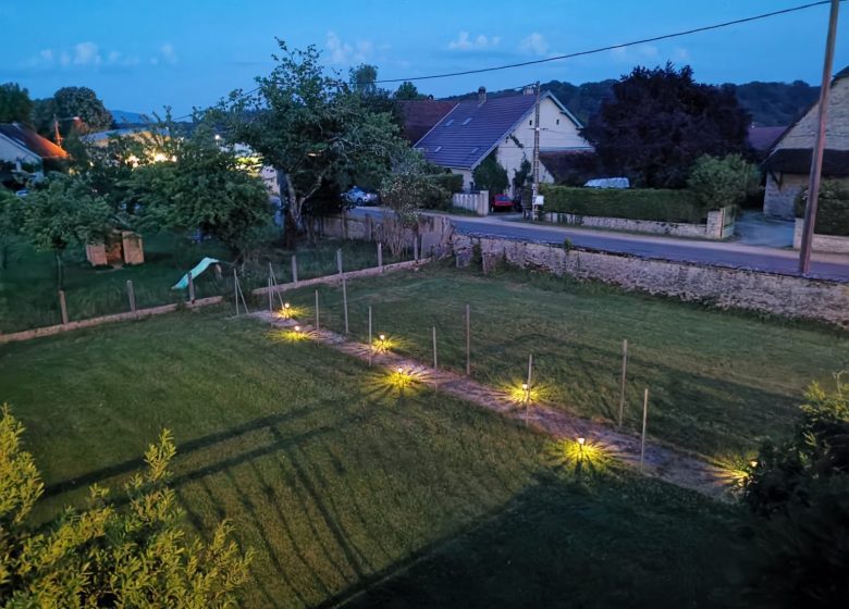 La vue depuis la terrasse du gîte la nuit tombée