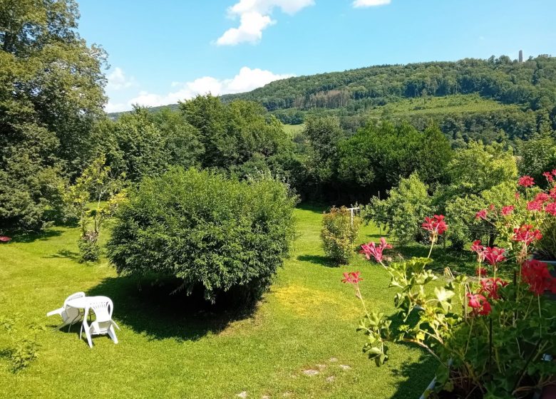 Le Castel vue 2 depuis la terrasse © Office de Tourisme Destination Loue Lison