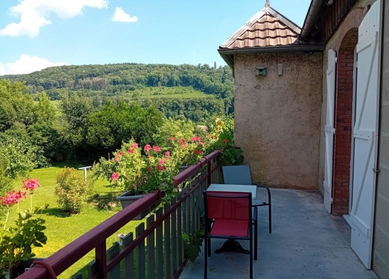 Le Castel vue depuis la terrasse © Office de Tourisme Destination Loue Lison