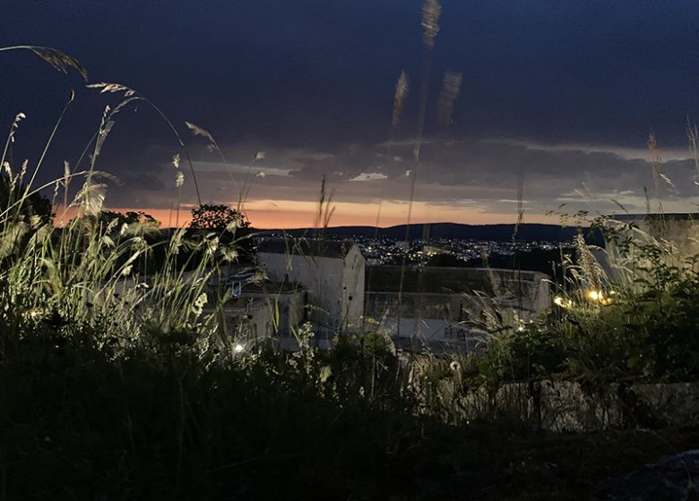 Vue sur la ville de nuit depuis la Citadelle